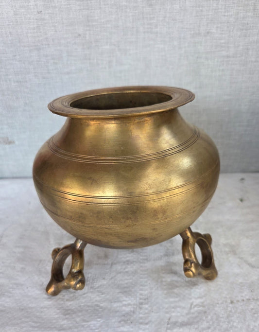 Vintage Round Pot With Legs